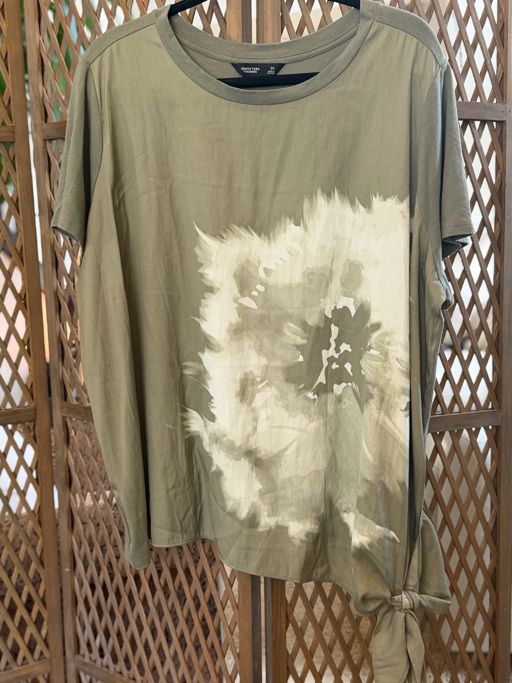 Simply Vera Vera Wang Sage Green Short-Sleeve Tie-Hem Tee with Cream Floral